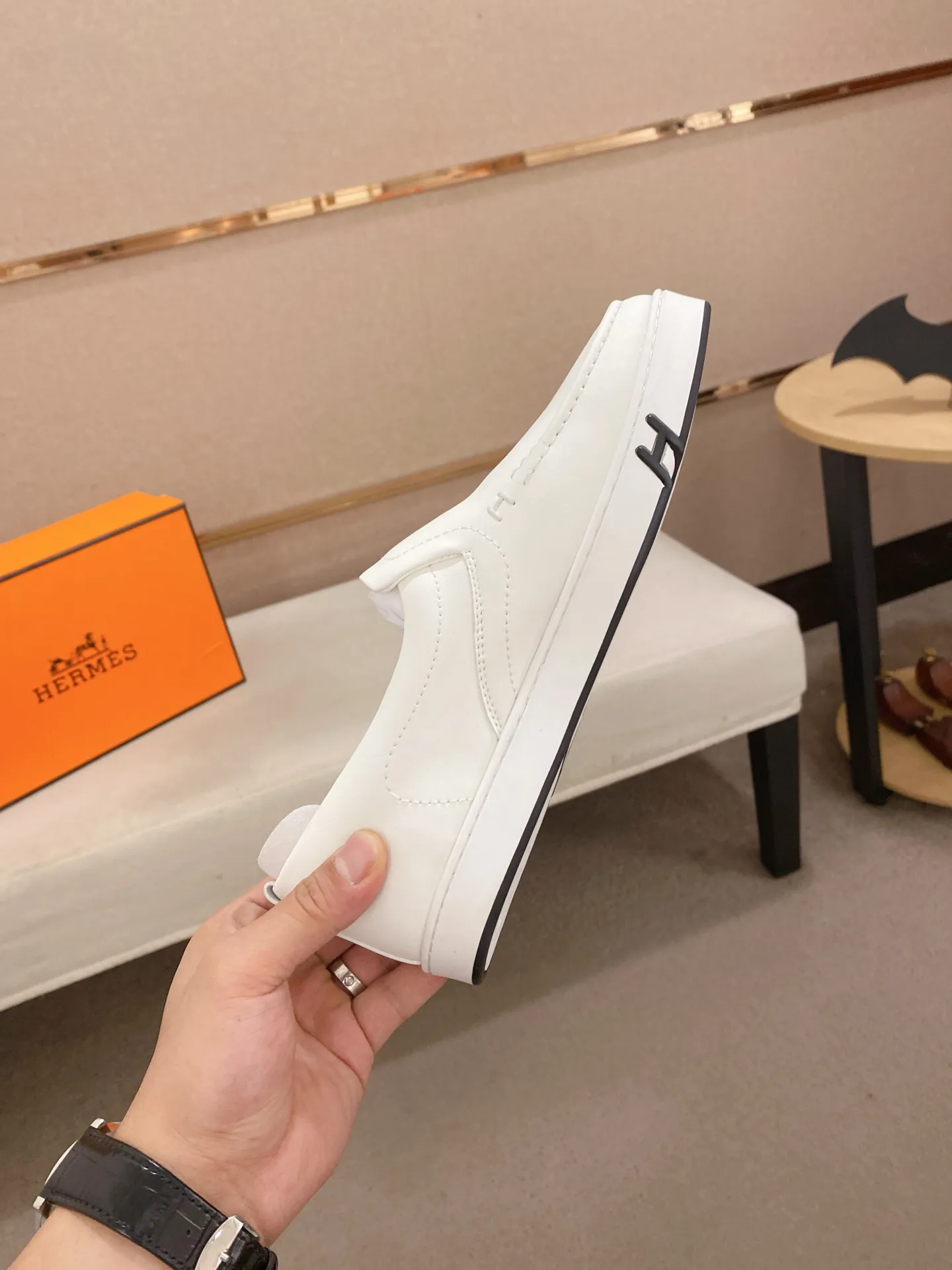 Men's clothing and shoes💰: 442💰《HERMES》【Classic original single version】Hermès; top 🔝purchase agent🔍🔍men's latest 🇺🇸 counter sales simultaneously, imported from Italy original ▲▲cowhide ▲▲ (high-end, nobility, class) ) Exquisite workmanship (Italian 🇮🇹 imported water-dyed 🐂 cowhide lining) sole: original sole provided by the original factory, ⚠️exclusive double-layer activity·TPR·rubber·combined molded outsole; super comfortable·wear-resistant·non-slip·environmental protection The real thing is more beautiful if you take the real thing (high quality, follow the order). You can enter and exit the counter at will * Number of yards: 38-44 (45 can be customized and cannot be returned or exchanged)
